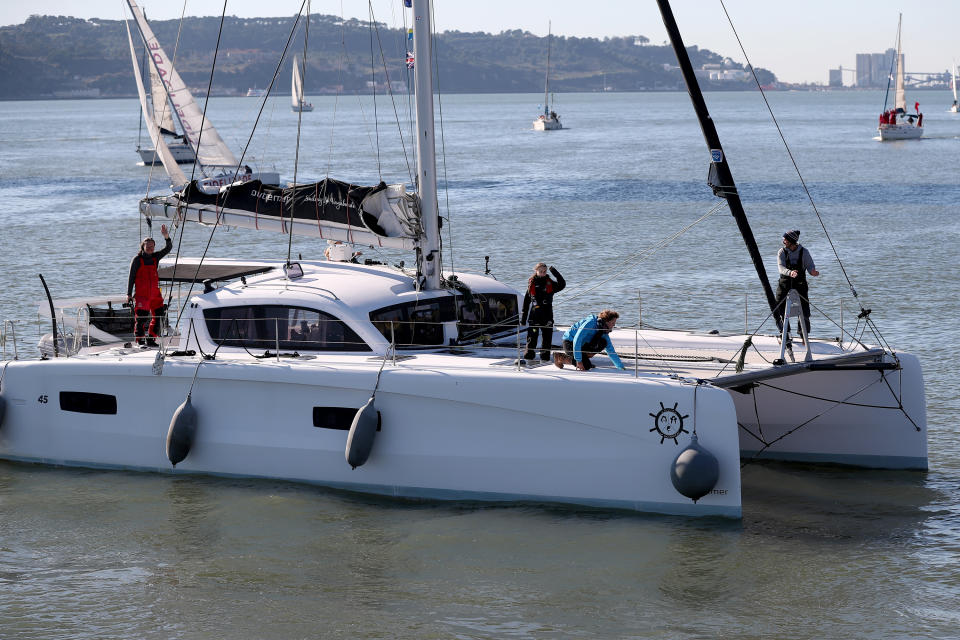 Greta si è spostata via mare perché per scelta non viaggia in aereo, preferendo normalmente mezzi più sostenibili, come in questo caso un catamarano (Photo by Pedro Fiúza/NurPhoto via Getty Images)