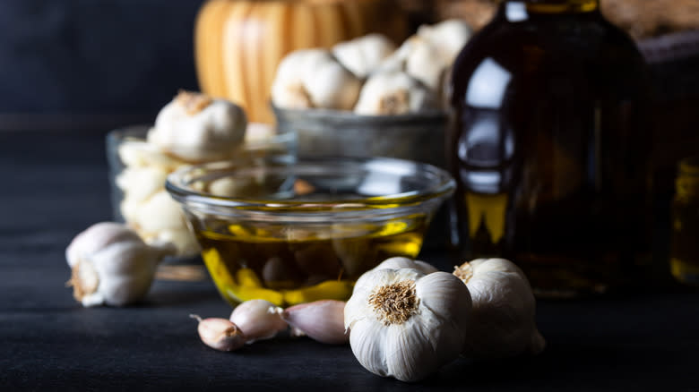 garlic cloves with oil