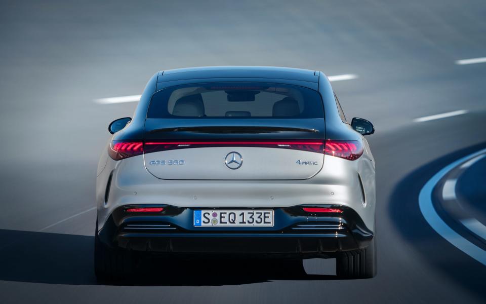 [EMBARGO 4/15 12pm ET DNP] 2022 Mercedes-Benz EQS.