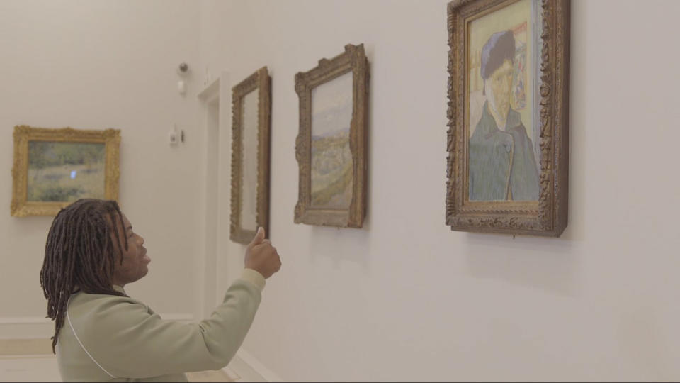 英國倫敦考陶爾德美術館（Courtauld Gallery）於今年2月至5月期間舉行梵高（Vincent Van Gogh）自畫像展覽，但卻在紀念品區販賣一堆「踩界」的商品，被轟消費精神疾病患者！(TheCourtauld @twitter)
