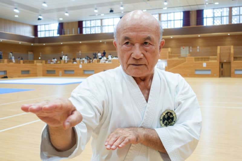 Zenpo Shimabukuro, 79, still has muscles like iron. Andreas Drouve/dpa