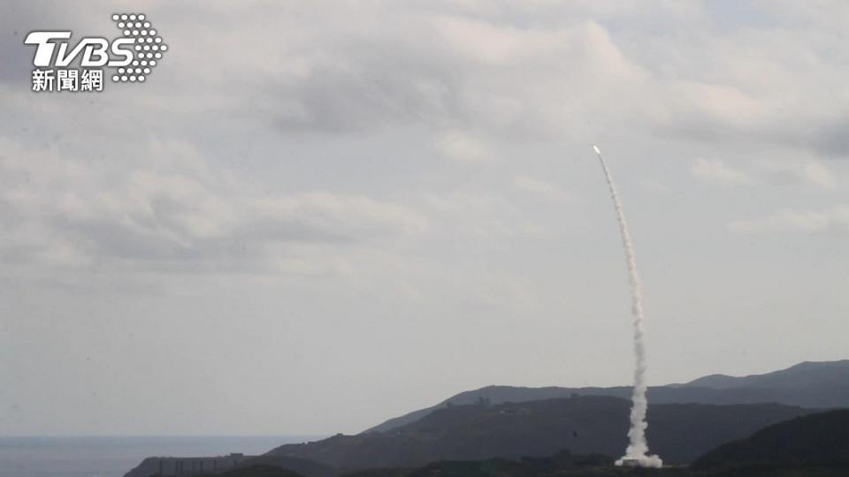 中科院21日起在九鵬基地，進行共5天實彈射擊，最大彈道為無限高。（圖／TVBS）