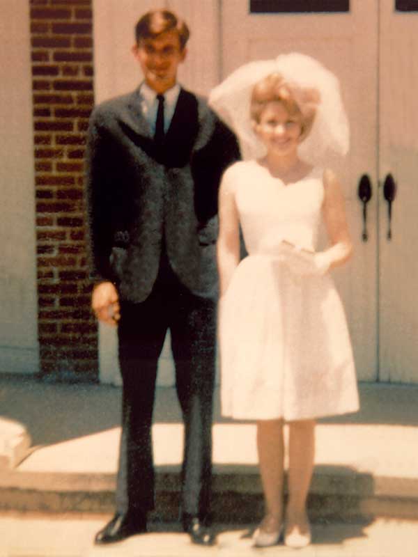 <p>They eloped on May 30, 1966. </p>