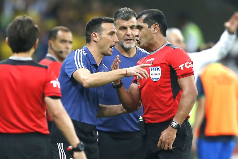 El 2 de julio de 2019, en el Mineirao, la Argentina perdió 2-0 con Brasil, por la Copa América y Scaloni estalló contra el arbitraje del ecuatoriano Roddy Zambrano