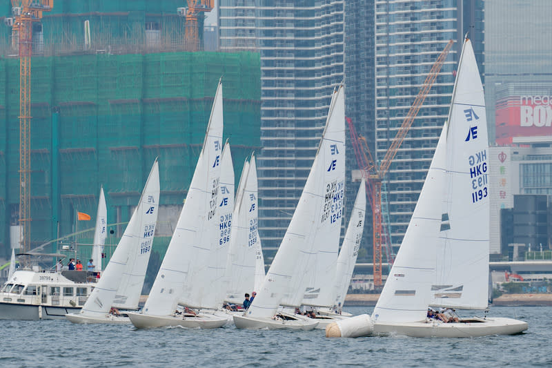 Etchells 級別賽船起步。