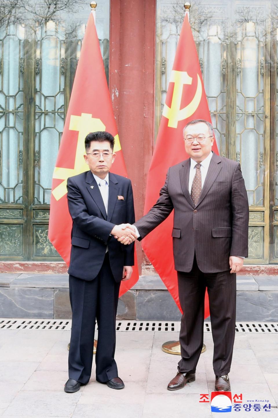 北韓勞動黨國際部長金成男22日在北京與中共對外聯絡部長劉建超會晤。朝中社／路透社