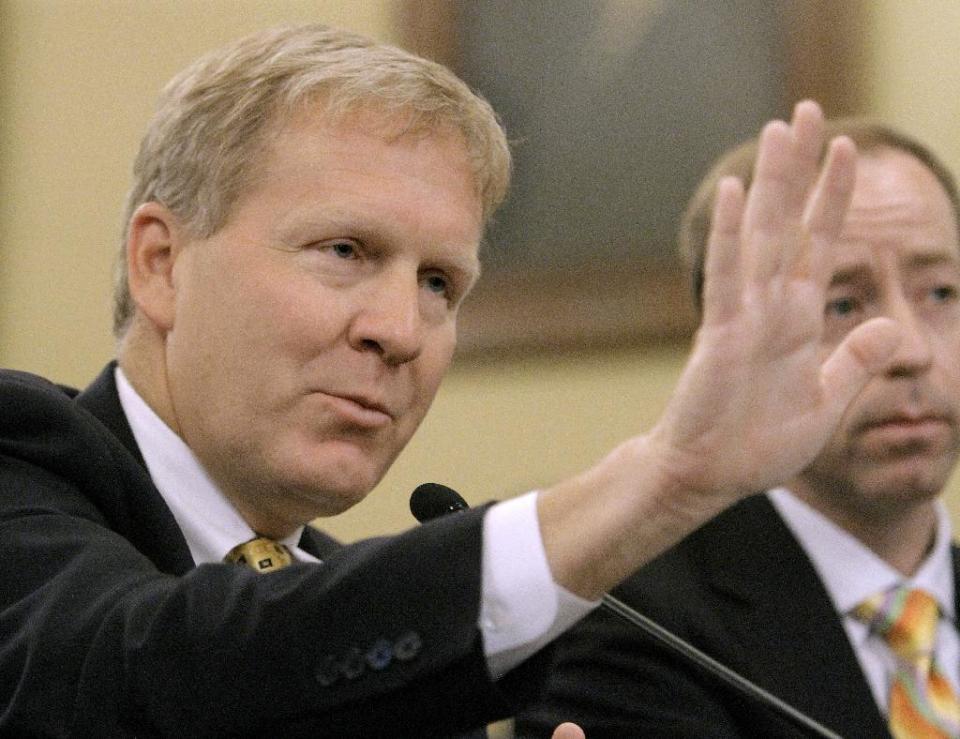 Illinois House Minority Leader Tom Cross, R-Oswego, testifies during a House Pension committee hearing at the Illinois State Capitol Thursday, May 31, 2012 in Springfield Ill. (AP Photo/Seth Perlman)