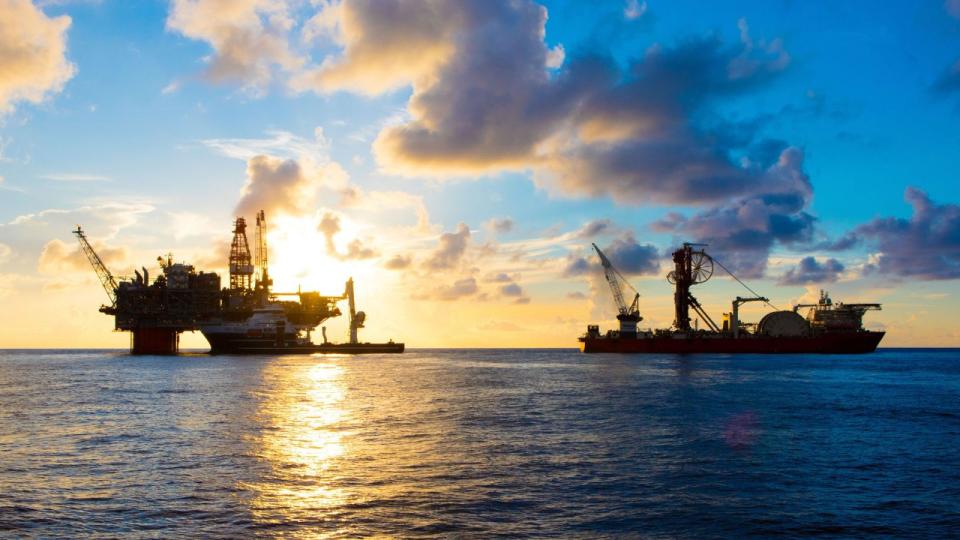 Maintenance vessels at an offshore rig.