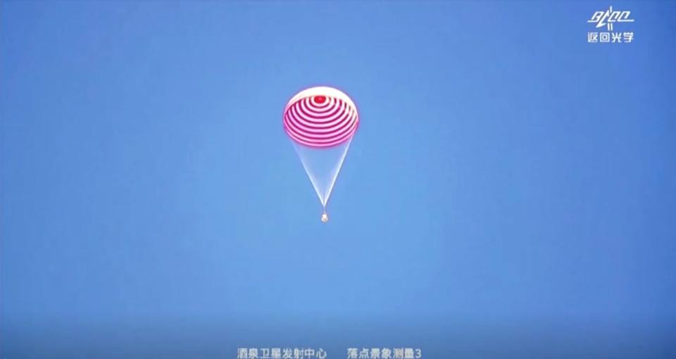 parachute with spaceship returning chinese astronauts taikonauts from space station