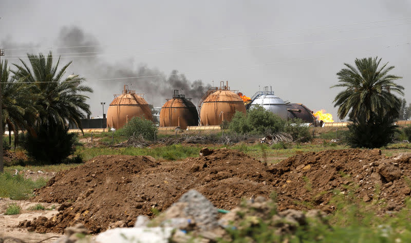 Au moins onze personnes dont un policier ont été tuées et 21 autres blessées dimanche en Irak dans l'attaque revendiquée par l'Etat islamique d'une usine à Tadji, dans les faubourgs de Bagdad. /Photo prise le 15 mai 2016/REUTERS/Thaier Al-Sudani