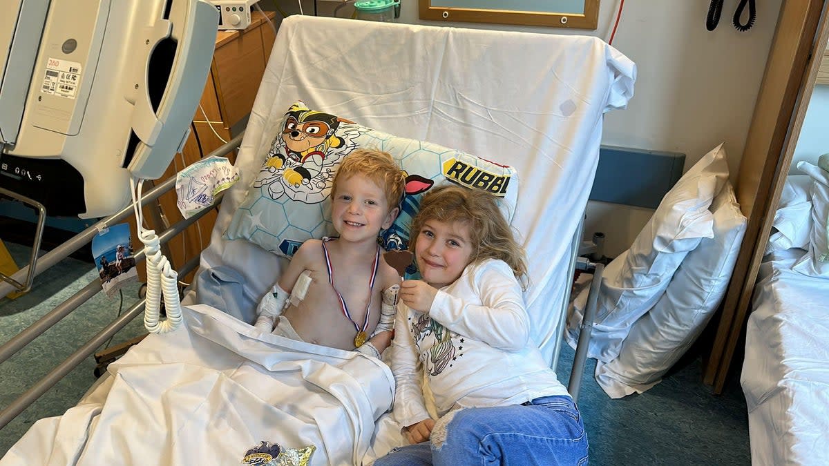 Reuben Damant and his sister Isla together in hospital (The Sick Children's Trust / SWNS)