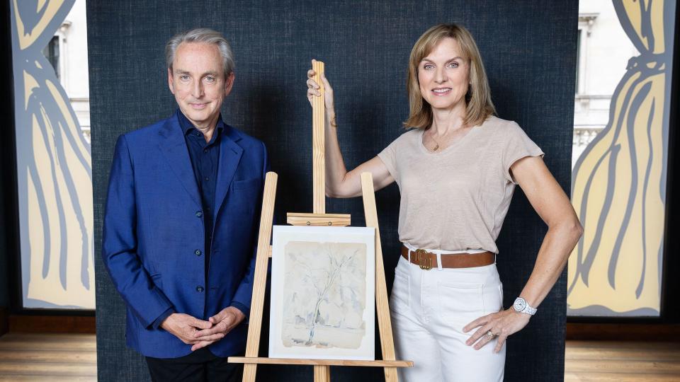 Philip Mould and Fiona Bruce with a painting