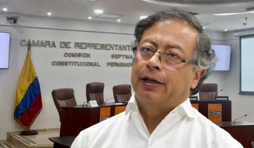 Gustavo Petro y Comisión Séptima Cámara de Representantes en el Edificio Nuevo del Congreso