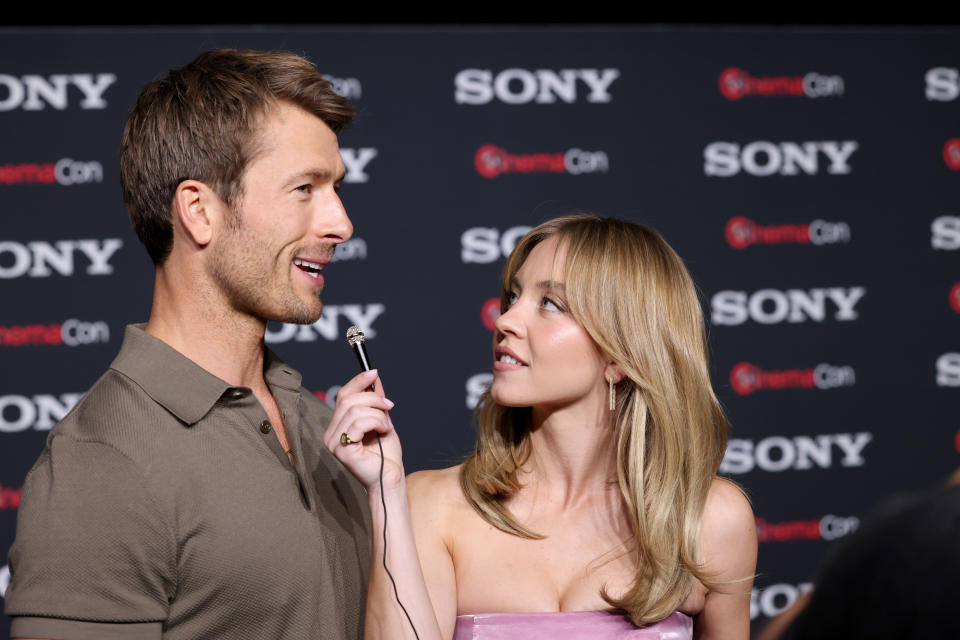 Closeup of Glen Powell and Sydney Sweeney