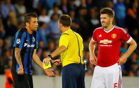 Football - Club Brugge v Manchester United - UEFA Champions League Qualifying Play-Off Second Leg - Jan Breydel Stadium, Bruges, Belgium - 26/8/15 Club Brugge's Claudemir is shown a yellow card by referee Antonio Mateu Lahoz Reuters / Yves Herman Livepic