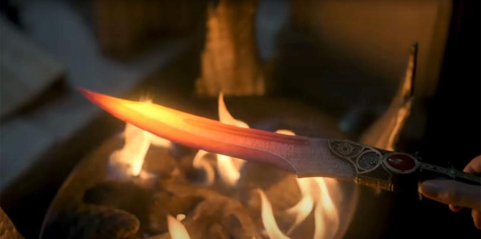 House of The Dragon the catspaw dagger with Aegon the Conqueror's Ice and Fire prophecy