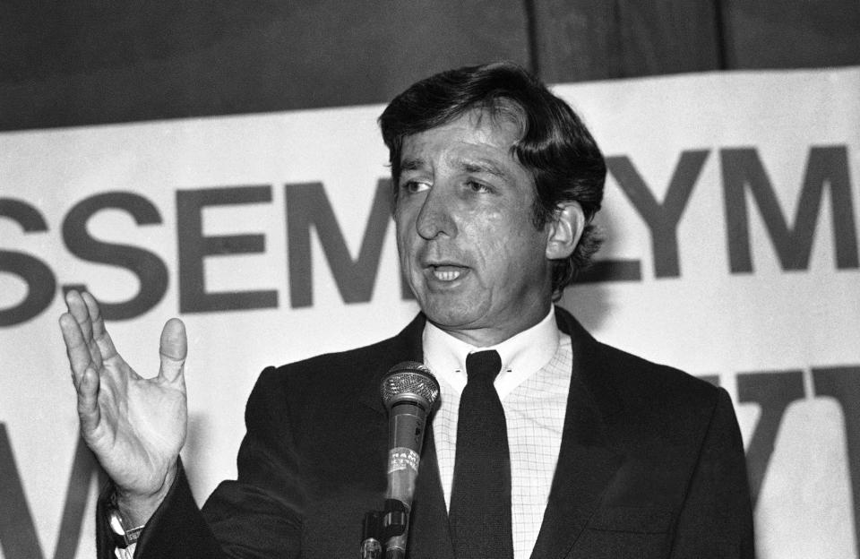 Tom Hayden, 1960s antiwar activist, dies at 76