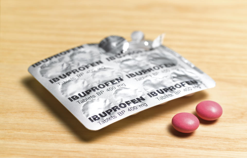 Schmerzmittel wie Ibuprofen können akut helfen, sind aber keine Dauerlösung. (Bild: Getty Images)