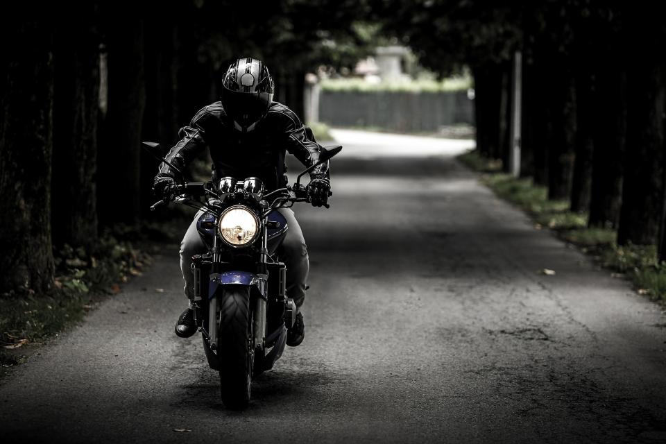 Los guantes en la moto