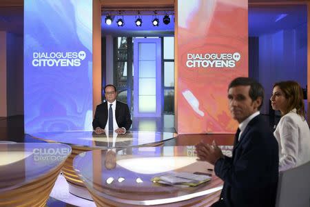 French President Francois Hollande (L) is seen before appearing on France 2 television prime time live programme "Dialogues Citoyens" (Citizen's Dialogue) for an interview at the Musee de l'Homme in Paris, France, April 14, 2016. REUTERS/Stephane de Sakutin/Pool