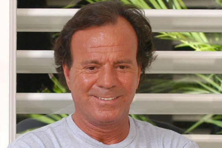 Julio Iglesias decidió contar su historia