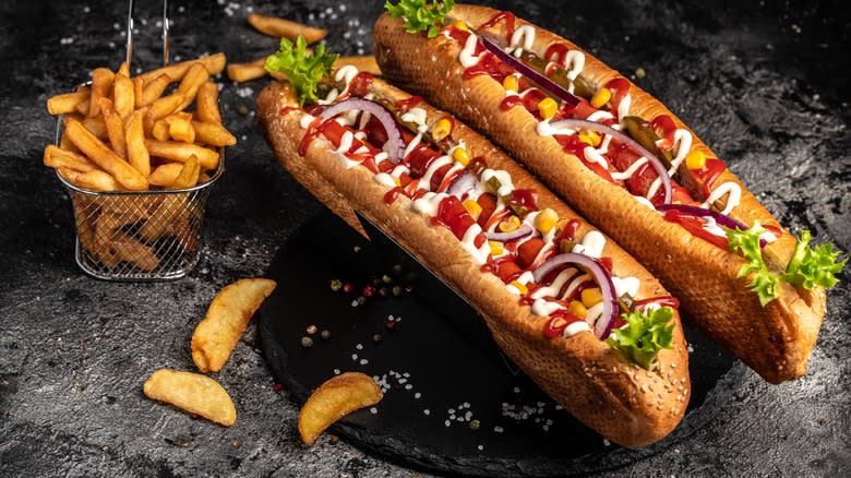 Hot dogs with many toppings