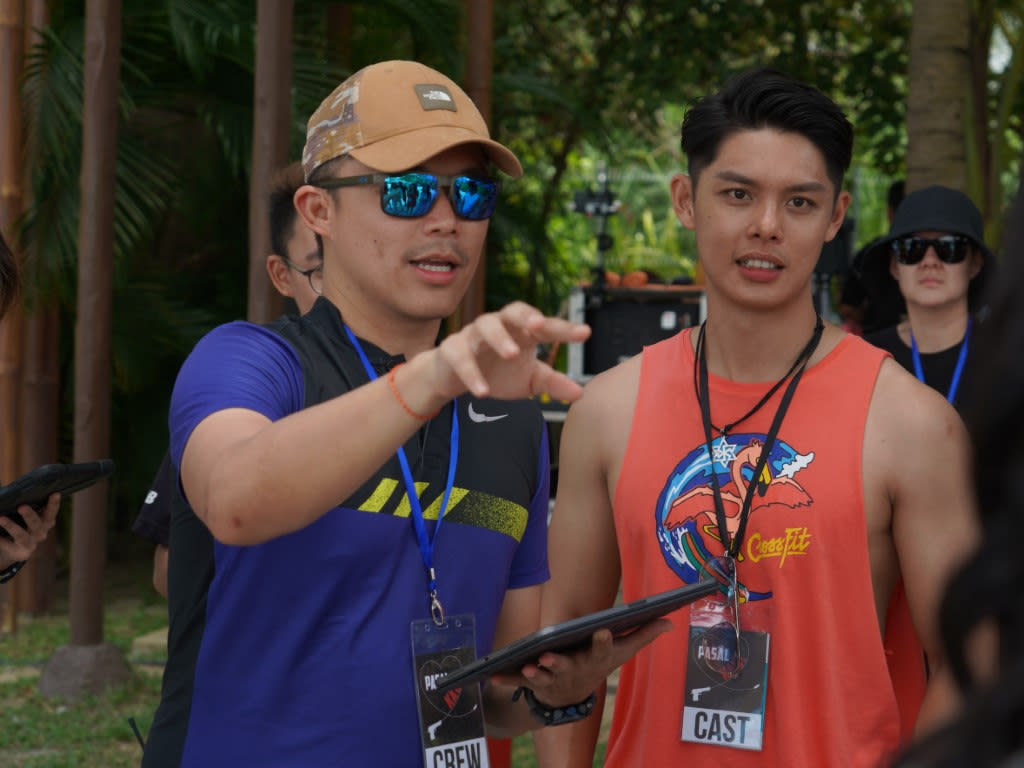  Director Adrian Teh and actor Henley Hii on the set of "Pasal Kau".