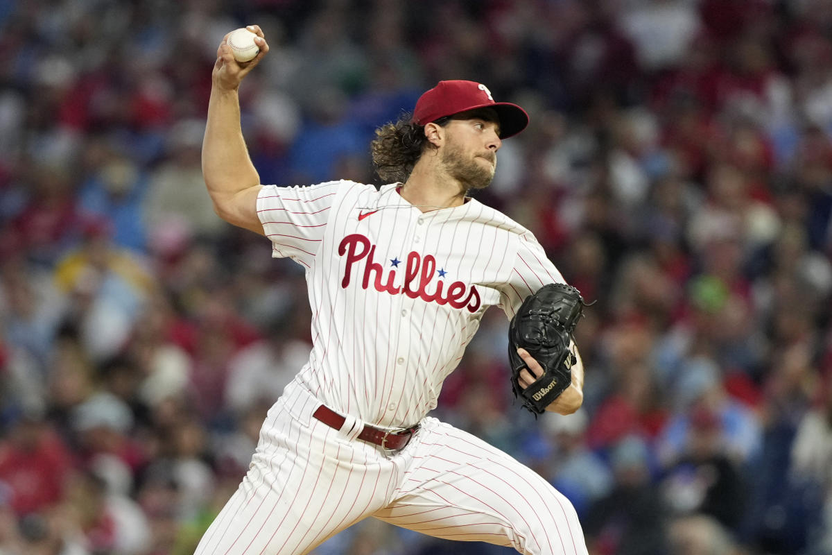 Schwarber and Realmuto hit home runs and the Phillies beat the Cubs 6-2 to win their first NL East title since 2011