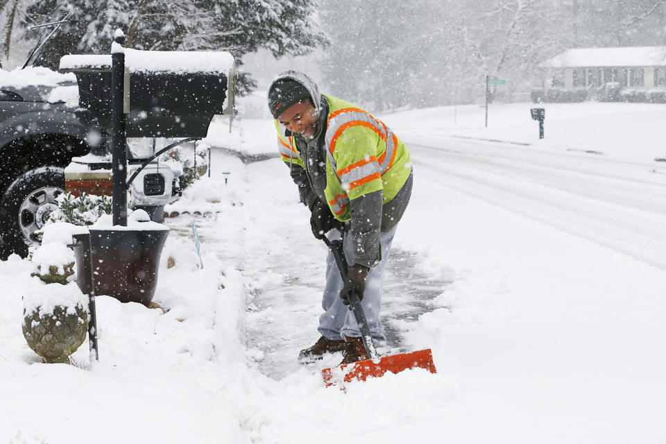 Image: Snow in Mechanicsville, Va. (Joe Mahoney / Richmond Times-Dispatch via AP)