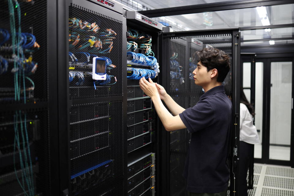 Employees are pictured at Samsung Networks' Telco Data Center during a media tour at Samsung Electronics' headquarters in Suwon, South Korea, June 13, 2023.  REUTERS/Kim Hong-Ji