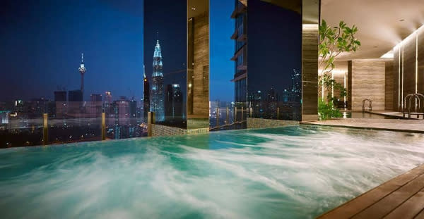 kl condo, kuala lumpur condo, infinity pool, sky pool, infinity swimming pool, infinity pool malaysia, what is infinity pool, infinity pool condo