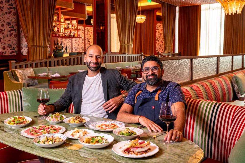 Los socios Mohamed Alkassar y el chef Niven Patel en su restaurante italiano Erba en Coral Gables. Posteriormente este año abrirán un segundo local de Ghee Indian Kitchen en Wynwood.