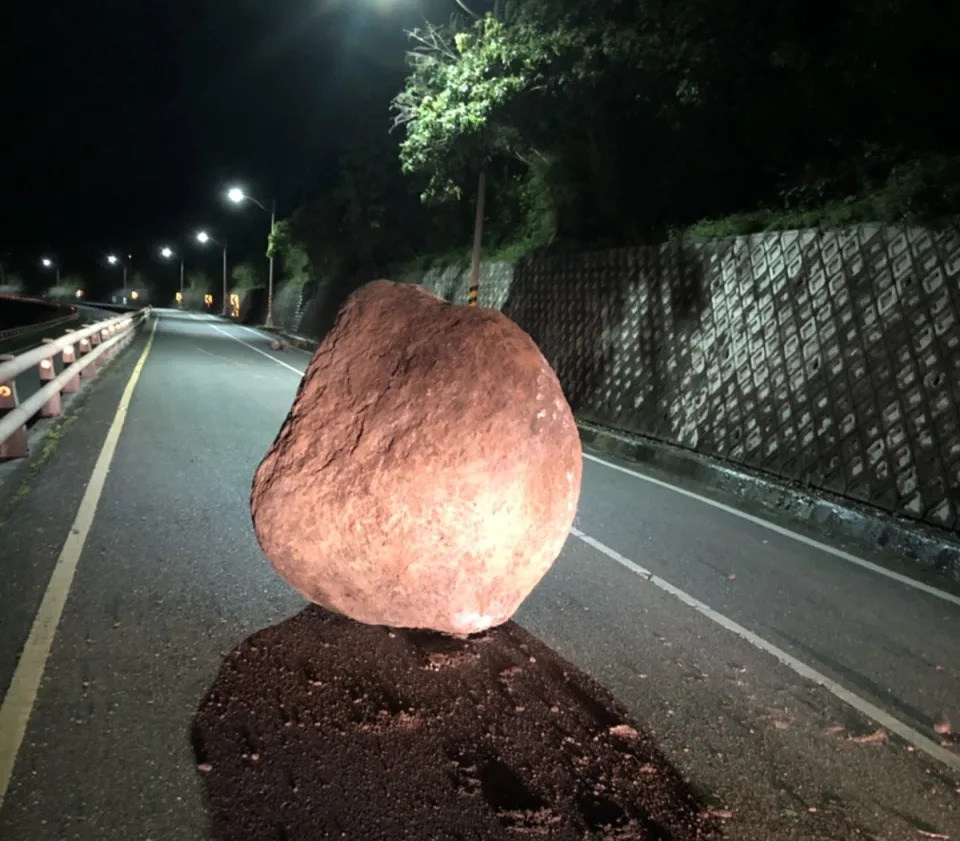 
23&#x0065e5;&#x0051cc;&#x006668;&#x0082b1;&#x0084ee;&#x008fd1;&#x006d77;&#x00767c;&#x00751f;&#x00898f;&#x006a21;6.6&#x005730;&#x009707;&#x00ff0c;&#x005927;&#x005c0f;&#x009918;&#x009707;&#x004e0d;&#x0065b7;&#x00ff0c;&#x0053f0;&#x006771;&#x009577;&#x006ff1;&#x009109;&#x006c38;&#x00798f;&#x008def;&#x006bb5;&#x00908a;&#x005761;&#x006389;&#x00843d;&#x005927;&#x0077f3;&#x00982d;&#x003002;
&#x00ff08;&#x006c11;&#x00773e;&#x0063d0;&#x004f9b;&#x00ff09;