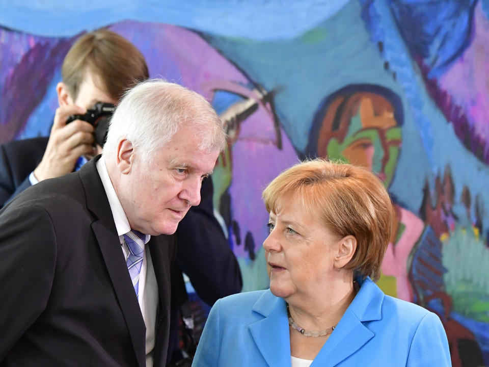 Horst Seehofer hat offenbar nicht nur inhaltlich ein Problem mit der Kanzlerin. (Bild-Copyright: Tobias Schwarz/AFP)