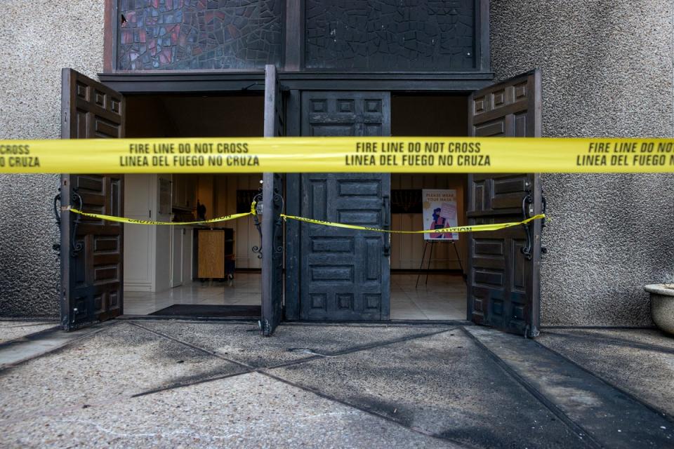 Caution tape marks the front doors at Congregation Beth Israel on 1 November 2021, after fire at the synagogue in Austin, Texas, the previous day. (Austin American-Statesman)