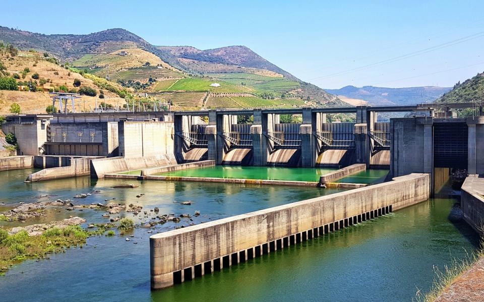 Reservoir of the Regua hydroelectric power station, Douro river - by Ruhey/Moment RF