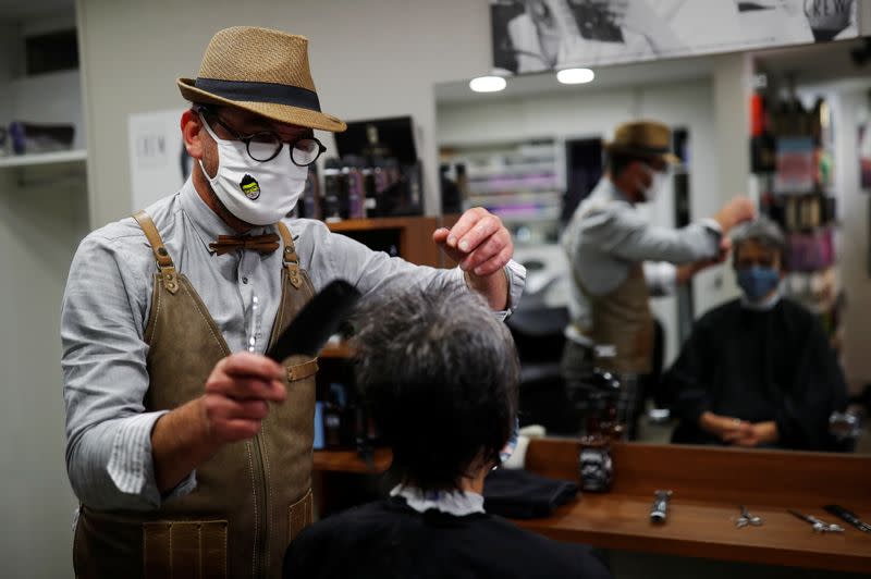 French hairdresser opens hair salon at midnight in Mayenne