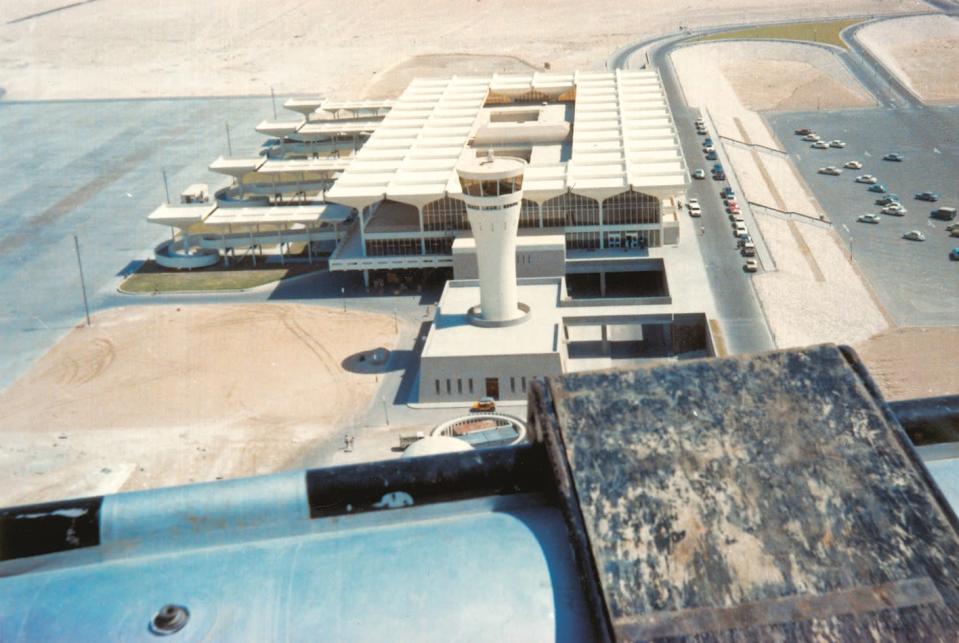 Here's an aerial view of Dubai Airport in the 1970s.