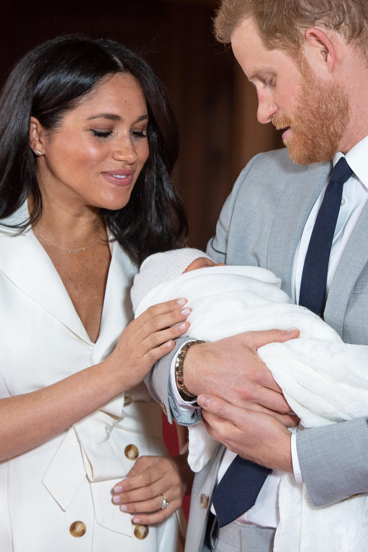 Britain's Prince Harry, Duke of Sussex (R), and his wife Meghan, Duchess of Sussex, pose for a photo with their newborn baby son, Archie Harrison Mountbatten-Windsor, in St George's Hall at Windsor Castle in Windsor, west of London on May 8, 2019. (Photo by Dominic Lipinski / POOL / AFP)        (Photo credit should read DOMINIC LIPINSKI/AFP/Getty Images)