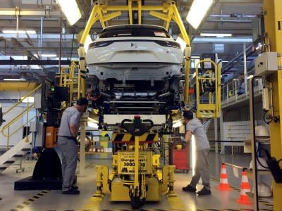 Assembly workers fix the chassis of a DS7 Crossback plug-in hybrid SUV to its body, inside the prototypes workshop at PSA Group's Sochaux plant in eastern France, September 20, 2018. REUTERS/Laurence Frost