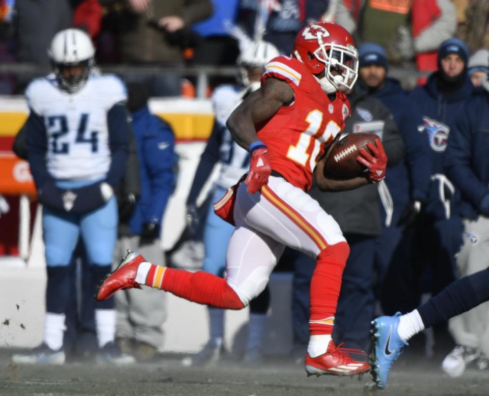 Kansas City Chiefs wide receiver Tyreek Hill (10) runs for a 68-yard touchdown during the first half of an NFL football game against the Tennessee Titans in Kansas City, Mo., Sunday, Dec. 18, 2016. (AP Photo/Ed Zurga)