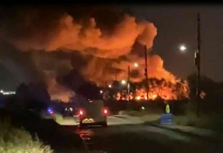 Witnesses took to Twitterto post images of the devastating fire (Twitter)