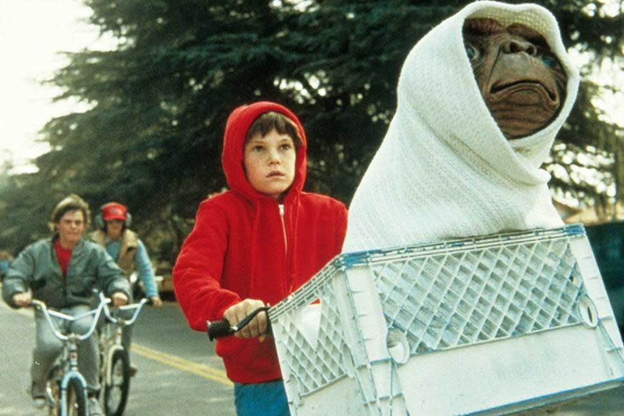 E.T., El Extraterrestre: Steven Spielberg se arrepiente de eliminar escena con armas de fuego de la película