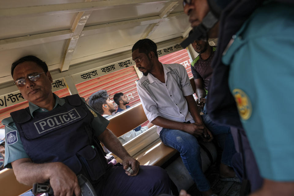 Police detain activists of main opposition Bangladesh Nationalist Party (BNP) who were trying to enforce a three-day blockade in Dhaka, Bangladesh, Tuesday, Oct.31, 2023. BNP has called for country-wide blockade to demand the resignation of Prime Minister Sheikh Hasina and the transfer of power to a non-partisan caretaker government to oversee general elections. (AP Photo/Mahmud Hossain Opu)