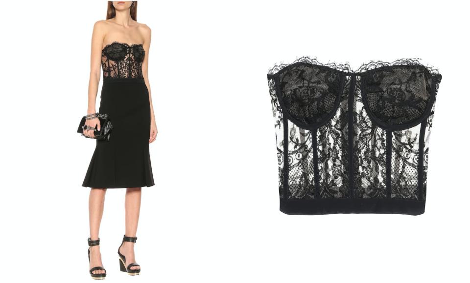 "Romántico y oscuro, este <em>bustier</em> transmite a la perfección la estética de Alexander McQueen", reza la descripción de este sujetador pensado para ser mostrado. Un diseño que lleva la firma de Sarah Burton (actual directora creativa) y un precio de cuatro cifras: 1.145 euros. (Foto: Alexander McQueen / <a href="https://www.mytheresa.com/euro_es/alexander-mcqueen-lace-bustier-1260165.html?gclid=CjwKCAiA9bmABhBbEiwASb35V3SqM_JXH8X_PUtQMMm4UsxlCWzy71VW1FdtZW0a_4Wxrveie0bjxhoCX1wQAvD_BwE&utm_source=sea_pla&utm_medium=google&utm_campaign=google_sea&ef_id=CjwKCAiA9bmABhBbEiwASb35V3SqM_JXH8X_PUtQMMm4UsxlCWzy71VW1FdtZW0a_4Wxrveie0bjxhoCX1wQAvD_BwE:G:s" rel="nofollow noopener" target="_blank" data-ylk="slk:Mytheresa;elm:context_link;itc:0;sec:content-canvas" class="link ">Mytheresa</a>)