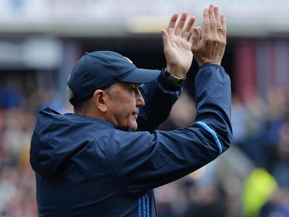 Pulis applauds the travelling support (Getty )