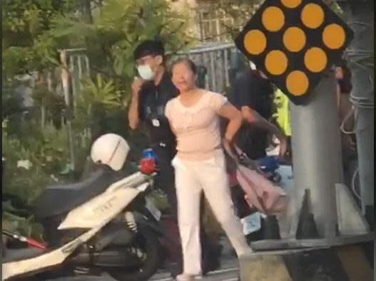 被台南網友戲稱「台南最大尾」通緝犯的檢舉魔人蘇寶蘭，因妨害名譽案遭通緝，發布後不到1小時就被警方逮捕。（翻攝自臉書）