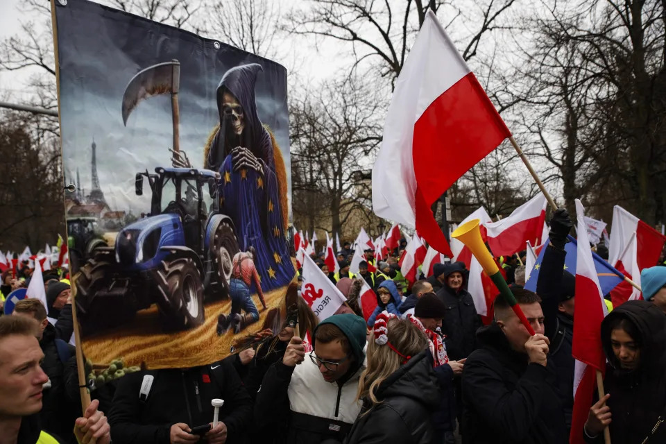 Polish farmers, hunters, and their supporters, hold a protest in Warsaw, Poland, on Wednesday, March 6, 2024. The protest ratchets up pressure on the government as they demand the Poland-Ukraine border closed to food imports and demand changes to European Union climate and agricultural policies. (AP Photo/Michal Dyjuk)