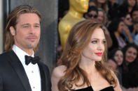 <b>Platz 5: Angelina Jolie und Brad Pitt</b><br><br>Vor wenigen Wochen sorgte Angelina Jolie mit ihrer Mastektomie für Schlagzeilen. Brad Pitt nannte den Schritt „heldenhaft“. Seit 2005 sind Brangelina unzertrennlich und schaffen es jetzt auf Platz 5 des „Forbes“-Rankings.