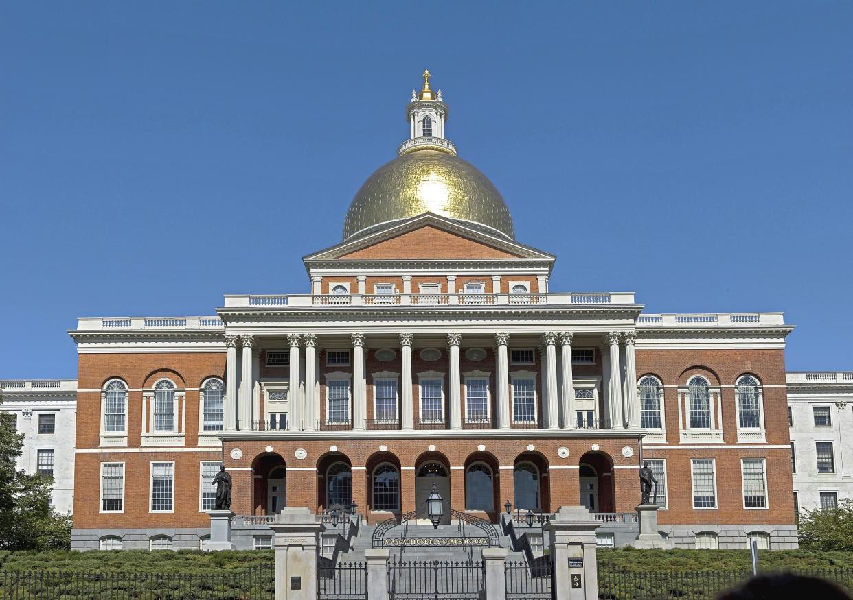 The Massachusetts Statehouse in Boston. Fcb981 via Wikipedia